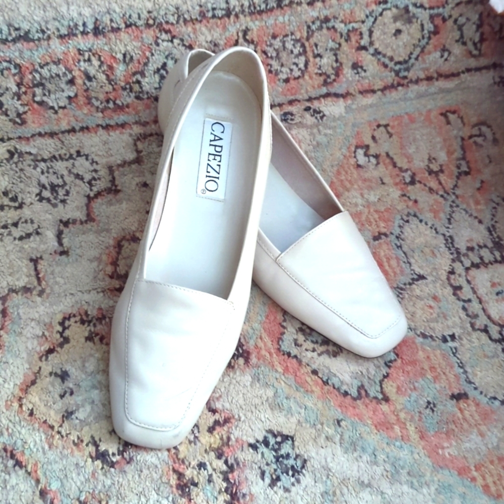 Capezio size 8 narrow shoes
